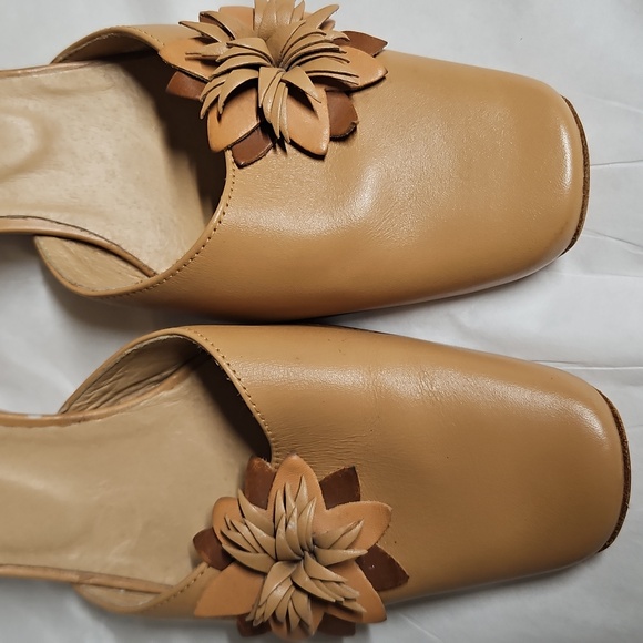 Tommy Bahama Mules All Leather Made in Spain 6M EUC Nude Natural Tan - Picture 5 of 10